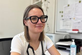 ‚Cítím se tu příjemně.‘ Ukrajinští doktoři podle lékařské komory zachraňují české zdravotnictví